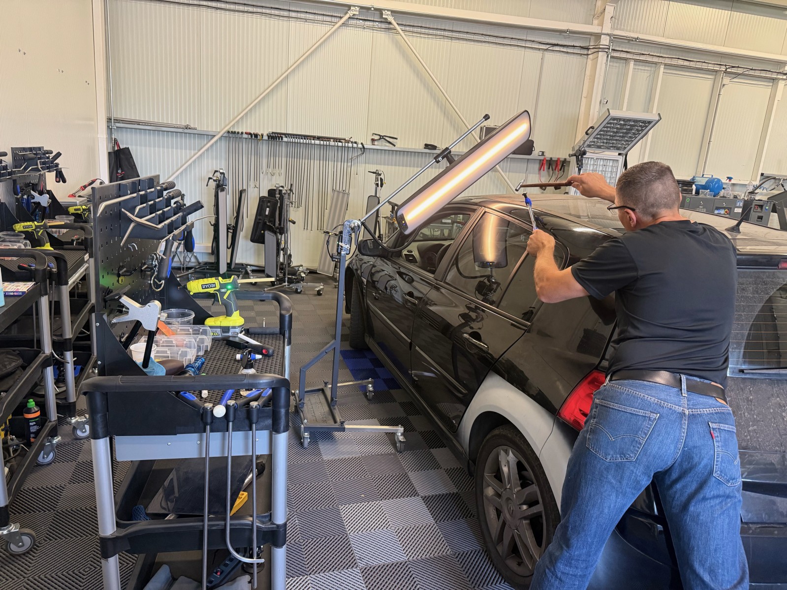 Redressage minutieux sur brancard : Mickael progresse dans sa formation DSP chez PDRX-Center