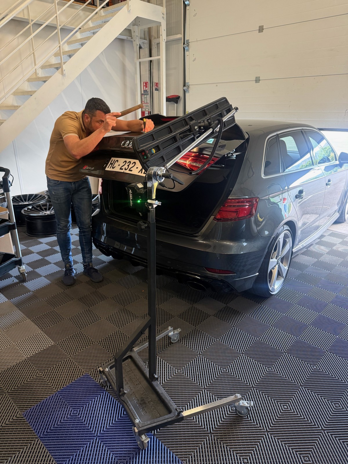 Vivre l’expérience terrain : immersion atelier en semaine 6 et 7 pour nos élèves en CQP Débosseleur sans peinture