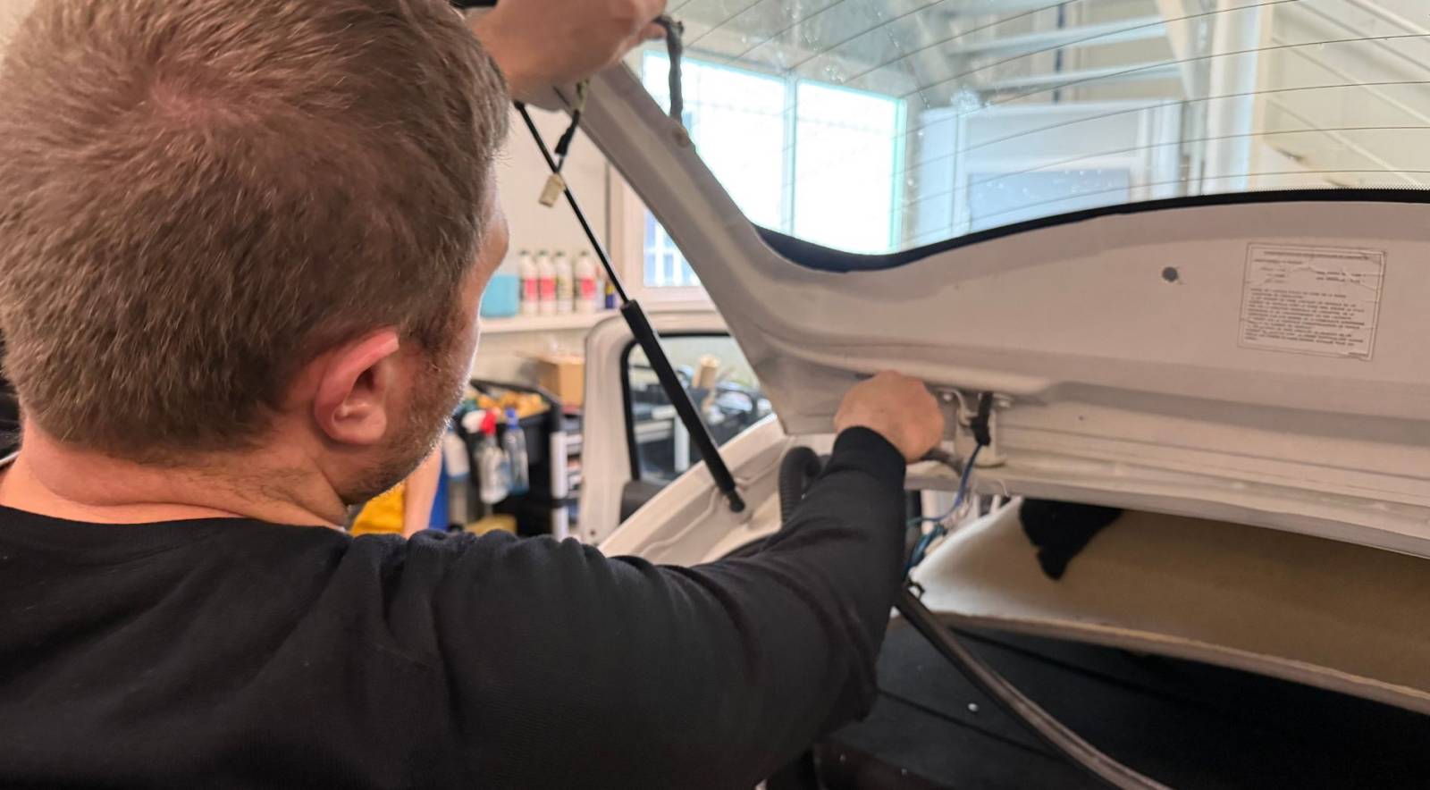 Maîtriser les bases du débosselage sans peinture : Une étape essentielle pour nos élèves chez PdrX-center