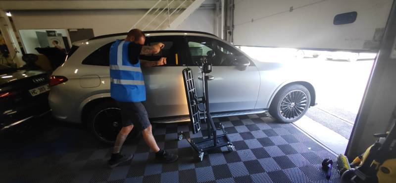 FORMATION DÉBOSSELAGE SANS PEINTURE SUR CARROSSERIE 