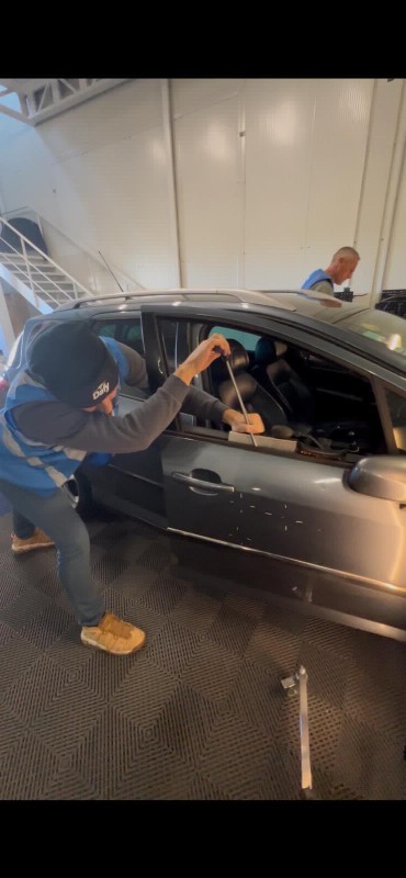 Formation CQP débosselage sans peinture Marseille en 7 semaines avec possibilité de paiement en 4 fois sans frais et logement sur place