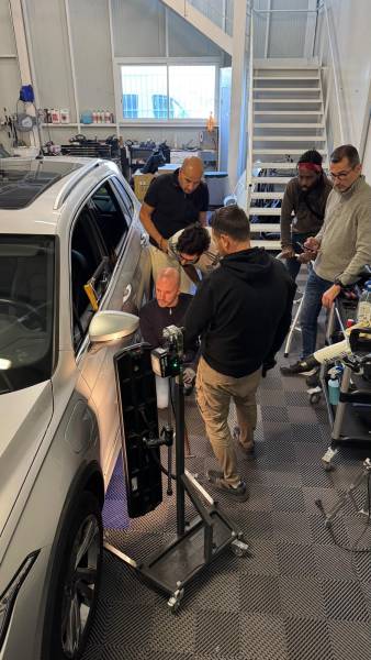 formateur expliquant les stratégies de redressages dsp sur porte 