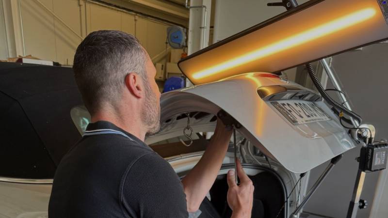 formation débosselage sans peinture sur carrosserie automobile 