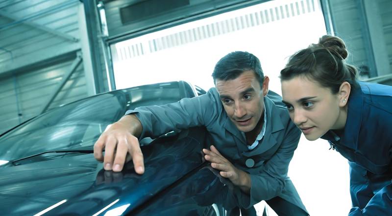 Le Métier de Débosseleur : Un Art Technique et Précis appeler Dsp ou Pdr En france