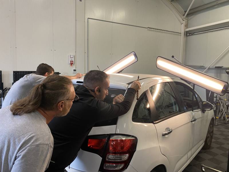 Apprentissage au marteau sur brancard 