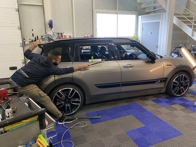 Devenir technicien Débosseleur sans peinture 