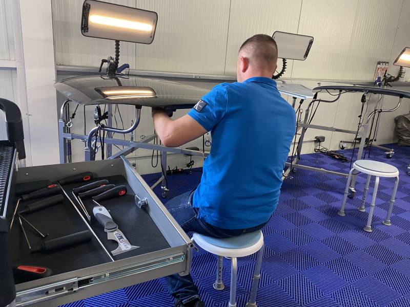 Techniques modernes de débosselage sans peinture Tige sous renfort 