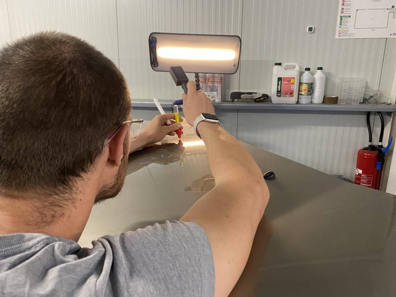 Formation débosselage sans peinture en action plannage