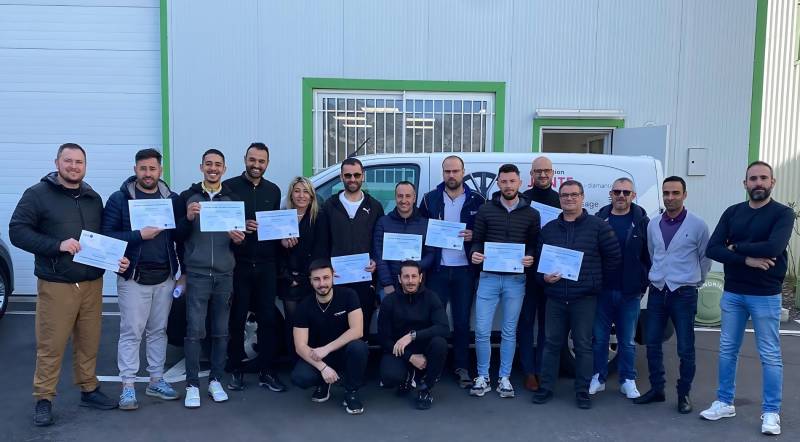 élèves en fin de formation chez pdrx-center avec diplôme du CQP venant de Toulon, Valence, Dijon, Praloup, Bordeaux, Paris, Marseille, Strasbourg, Annecy 