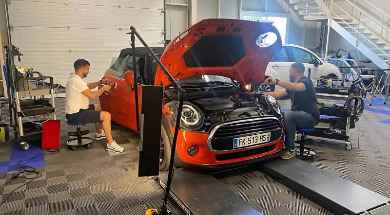 Débosselage sans peinture sur un mini cooper 