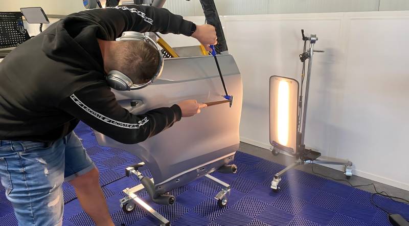 Apprentissage des techniques de débosselage sans peinture