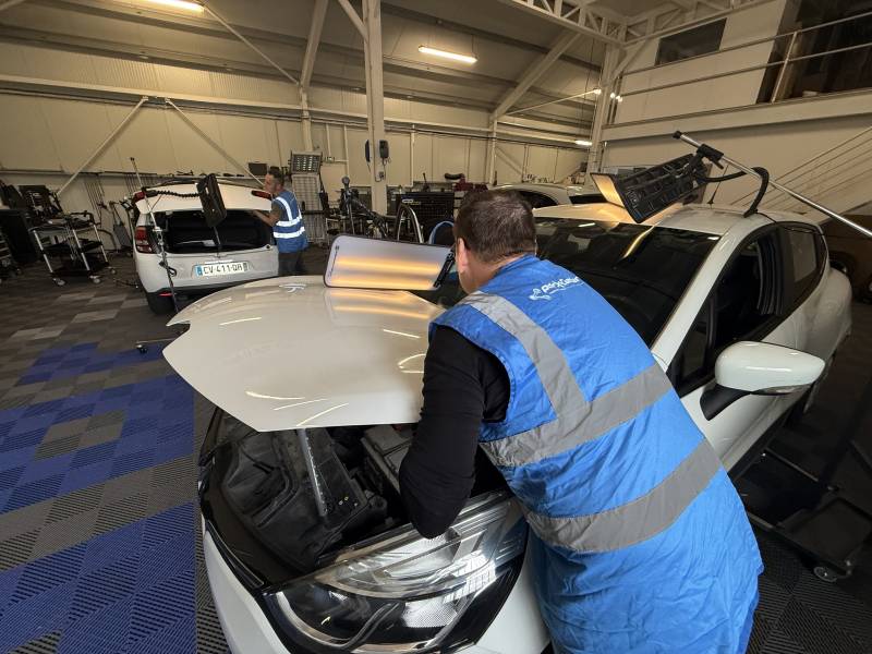Apprenez le débosselage sans peinture à Marseille avec notre formation CQP intensive, financement CPF et hébergement confortable inclus