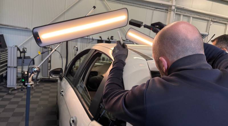 Est-ce que le débosselage sans peinture est accessible à tous sans prérequis à Lyon ?