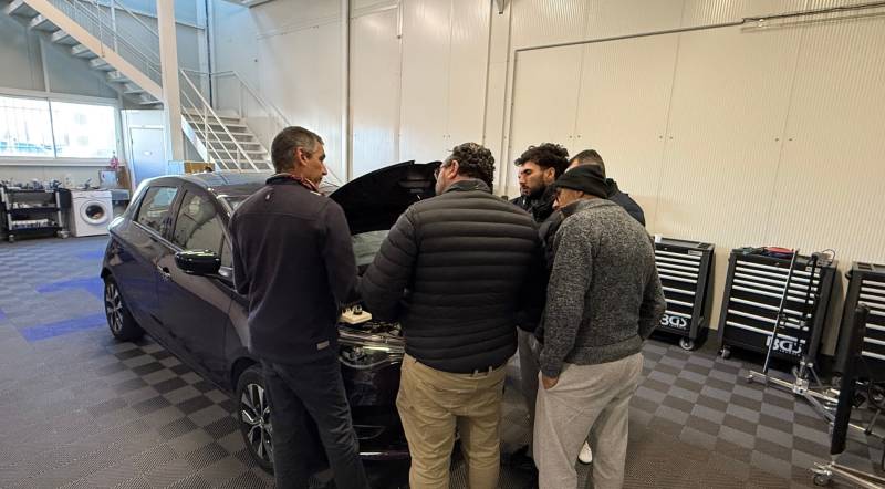 CQP Débosseleur sans peinture les élèves passent l’habilitation électrique BOL Pour assurer leur intervention sur l’après formation 