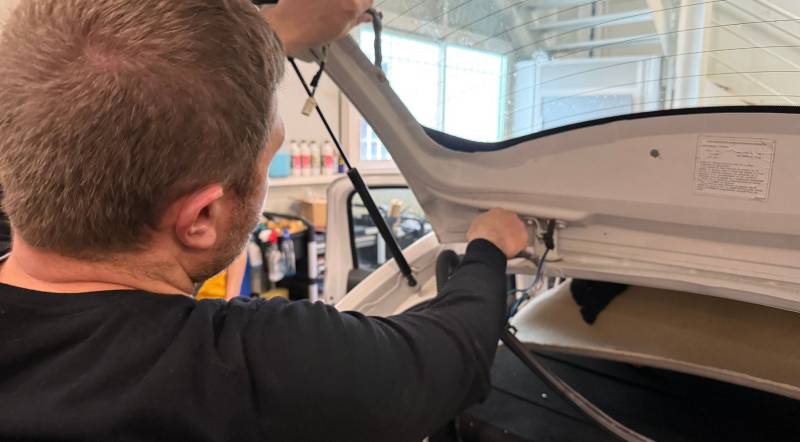 Maîtriser les bases du débosselage sans peinture : Une étape essentielle pour nos élèves chez PdrX-center