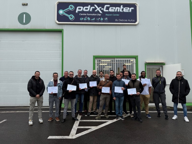 Célébrez la réussite des diplômés du CQP Débosseleur Sans Peinture lors de la remise officielle au PDRX-Center à Gémenos