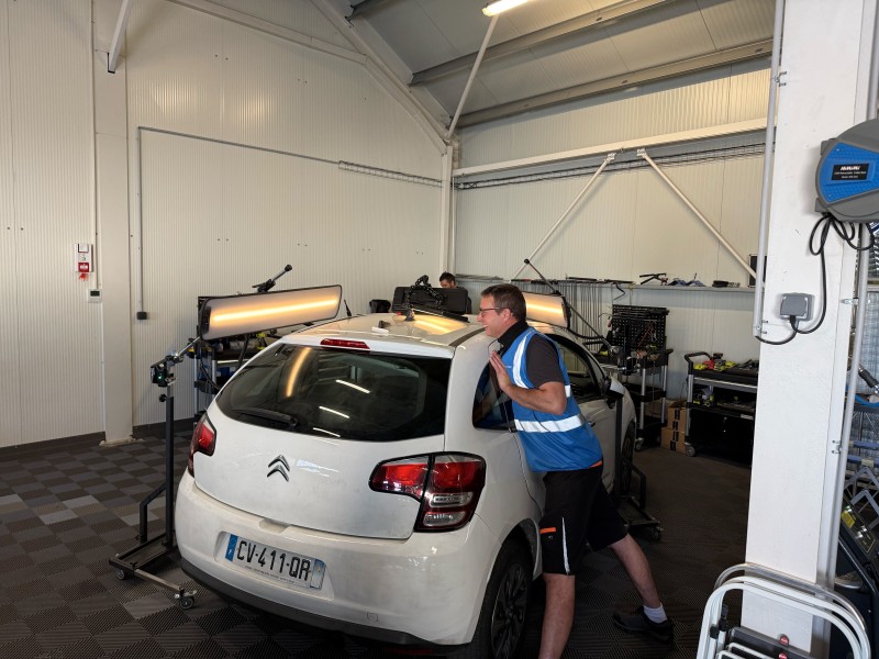 Formation CQP débosselage sans peinture Lyon pour débutants motivés, avec outils fournis, logement et accompagnement personnalisé